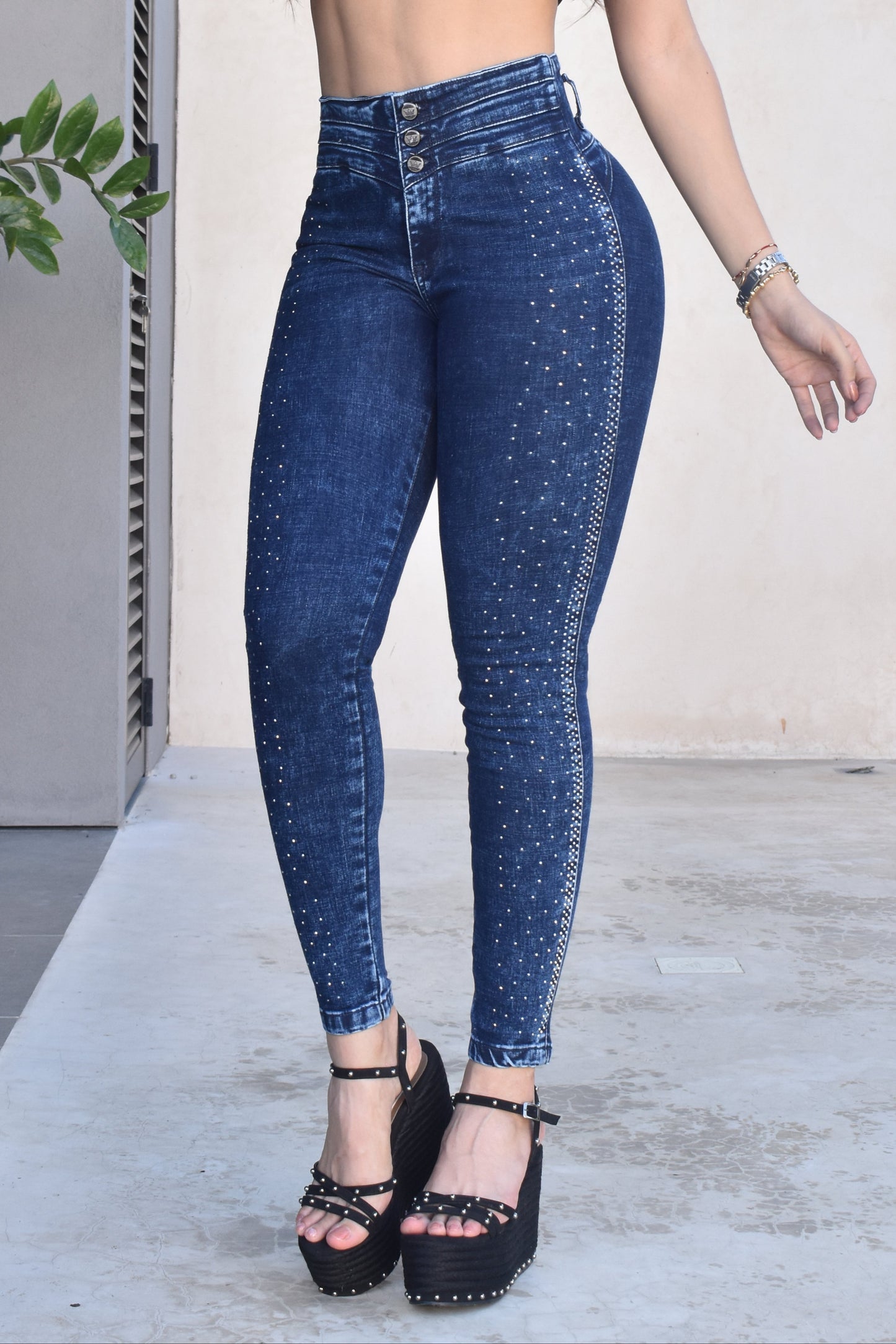 JEANS SKINNY CON PEDRERIA, LEVANTA COLA REF. B-254052