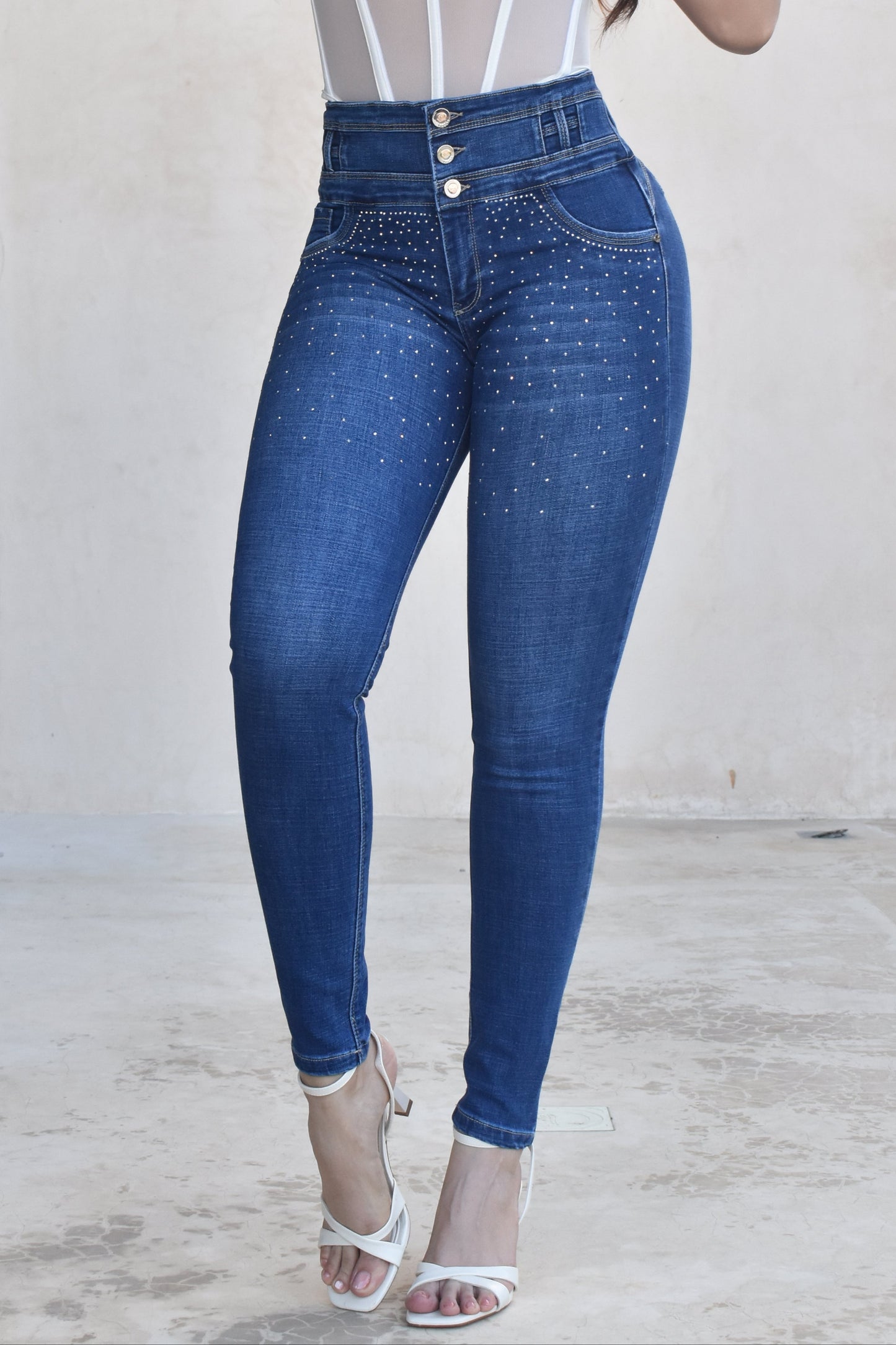 JEANS SKINNY CON PEDRERIA, LEVANTA COLA REF. B-254047
