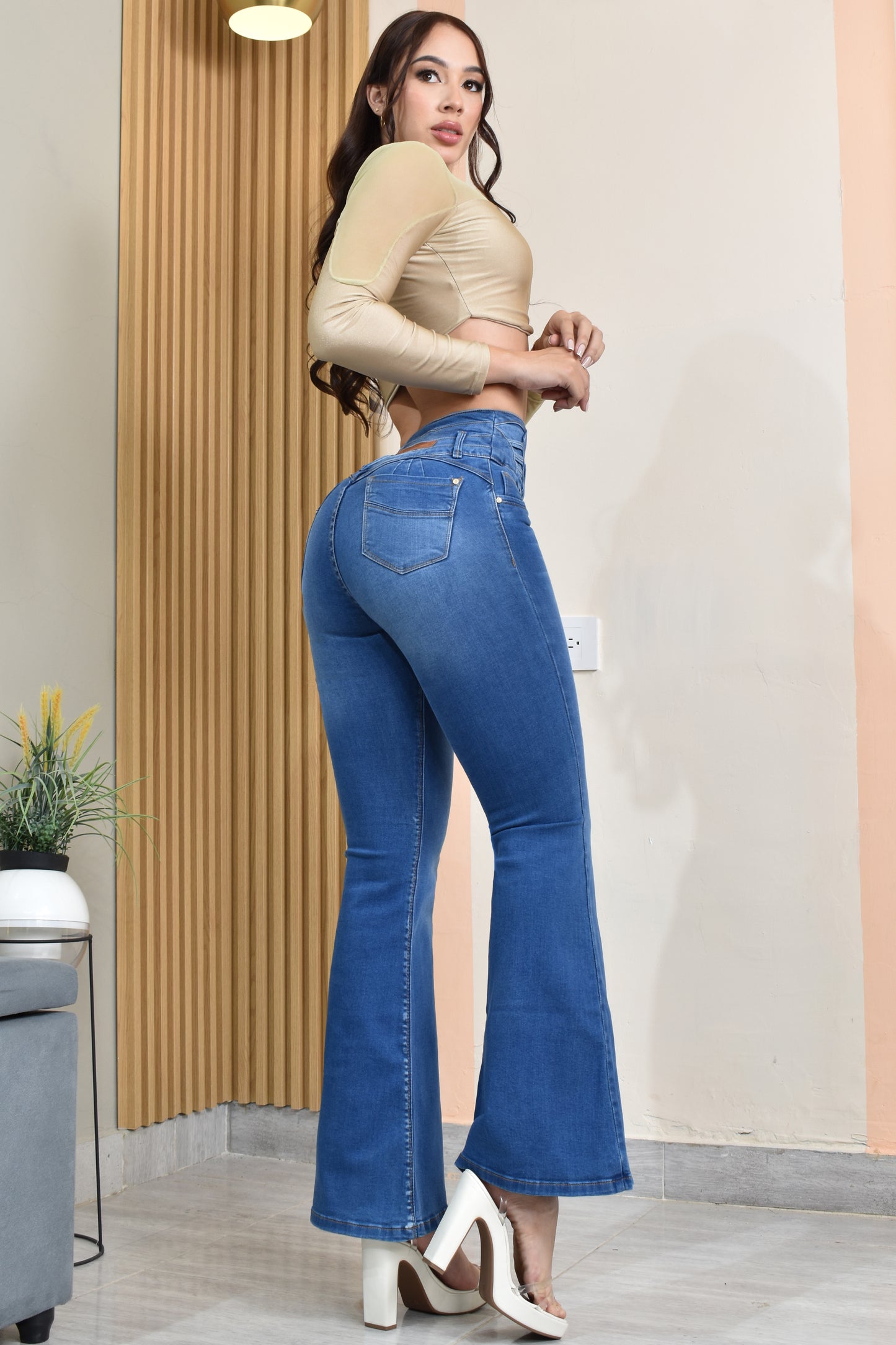 JEANS BOTA CAMPANA LEVANTA COLA REF. B-40763