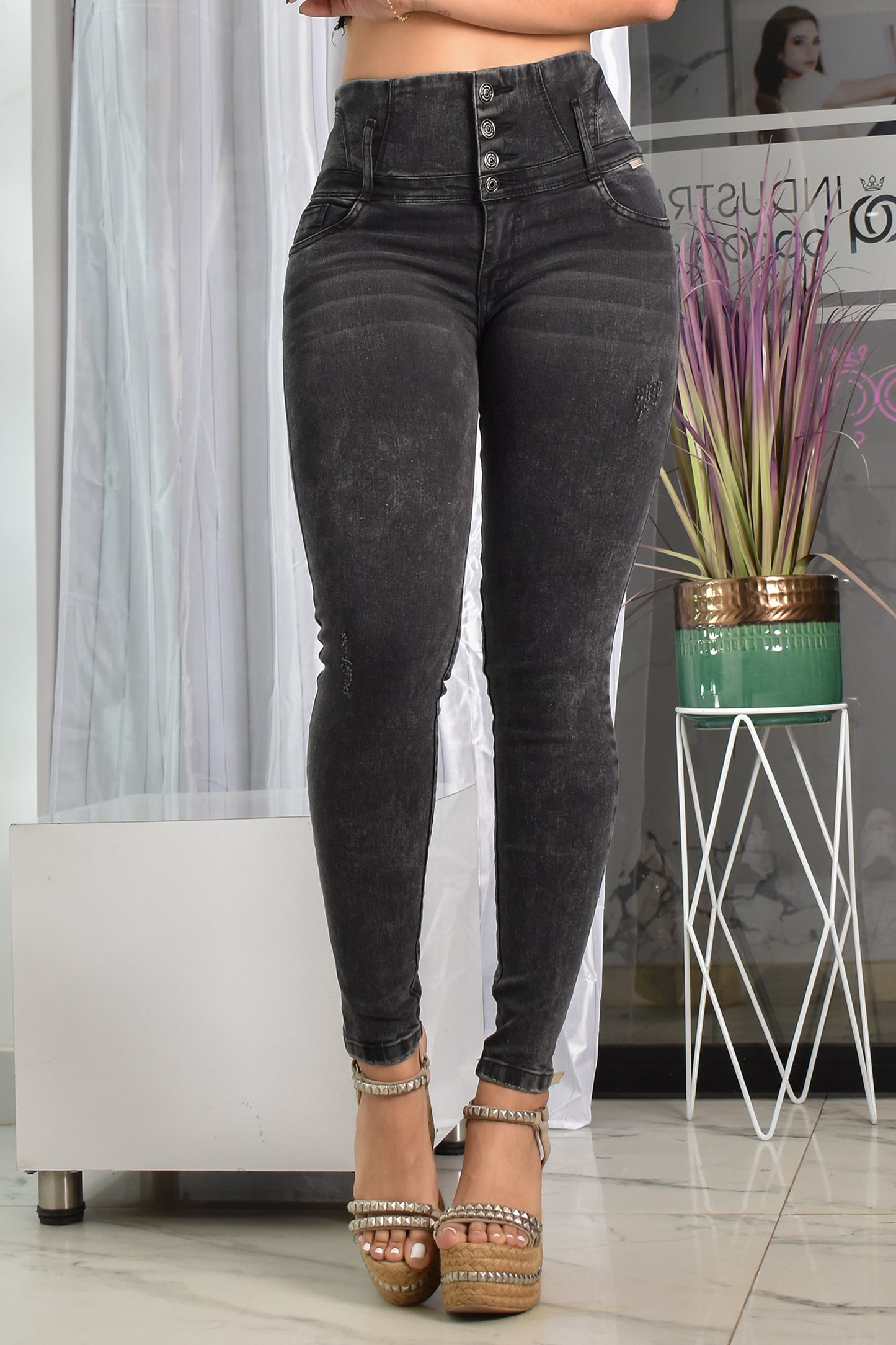 OUTLET CONTROL ABDOMEN LEVANTA COLA REF. B-40619