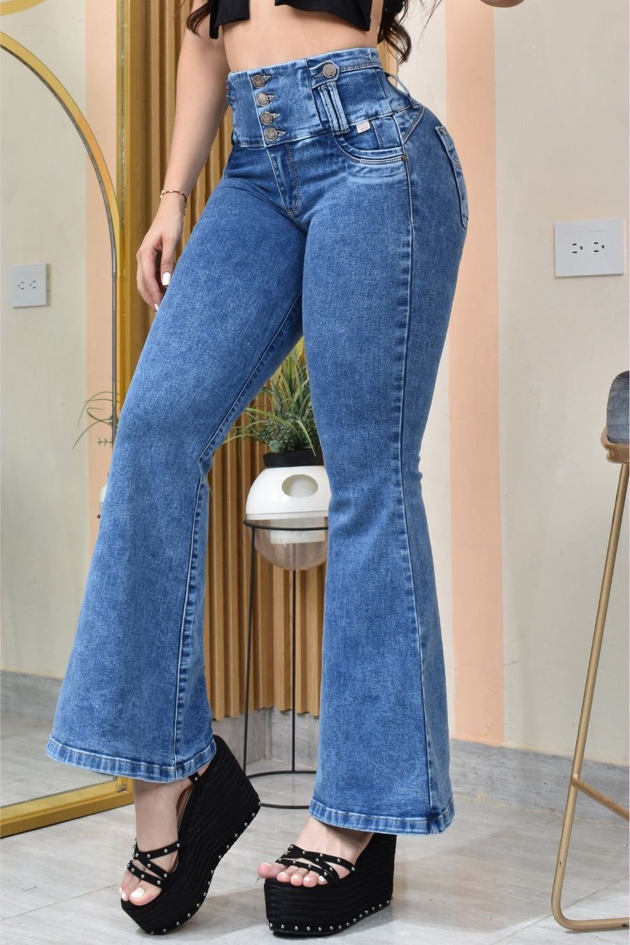 JEANS BOTA ANCHA LEVANTA COLA  REF. B-40758