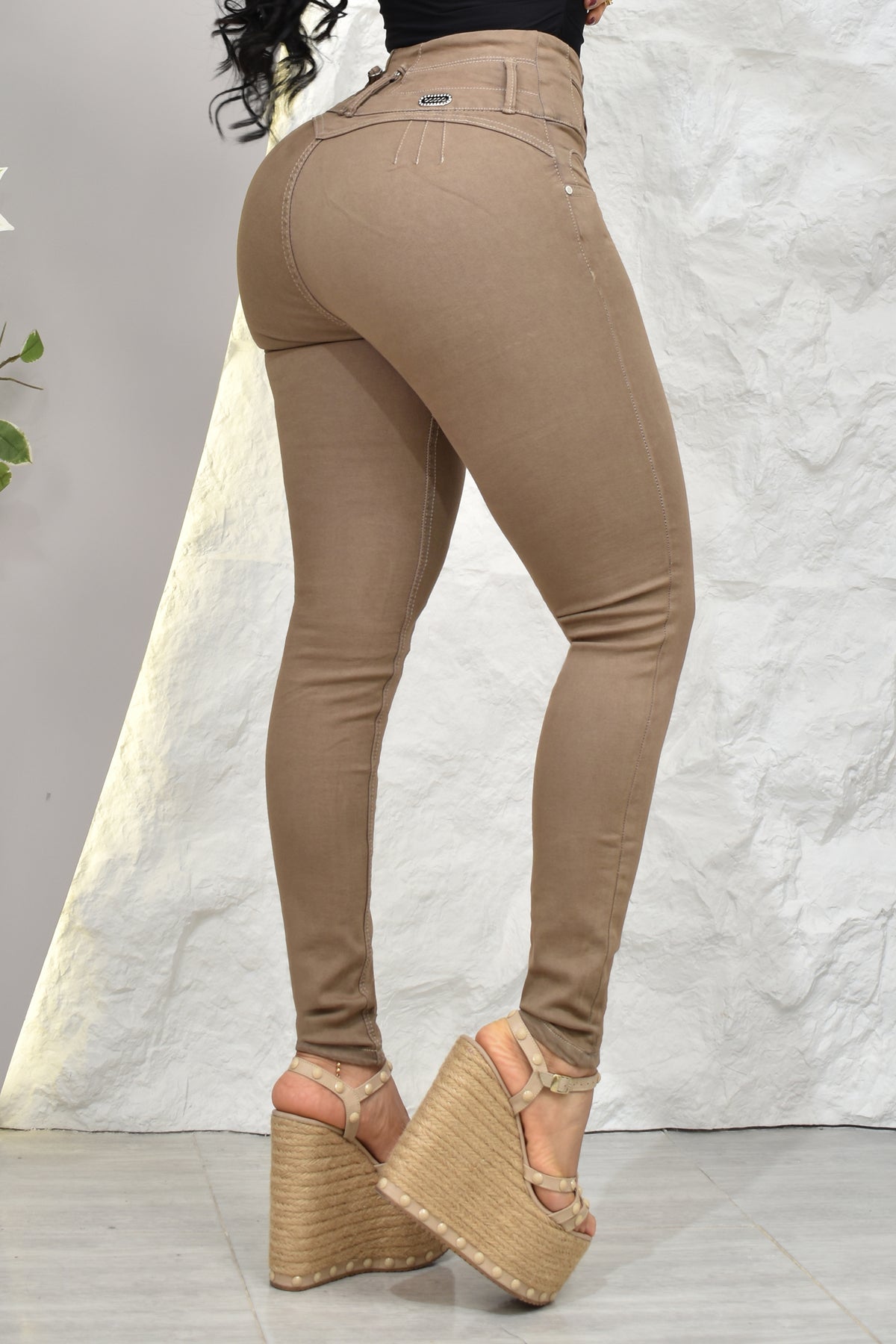 PANTALON SKINNY (CLASICO), LEVANTA COLA  REF. B264034