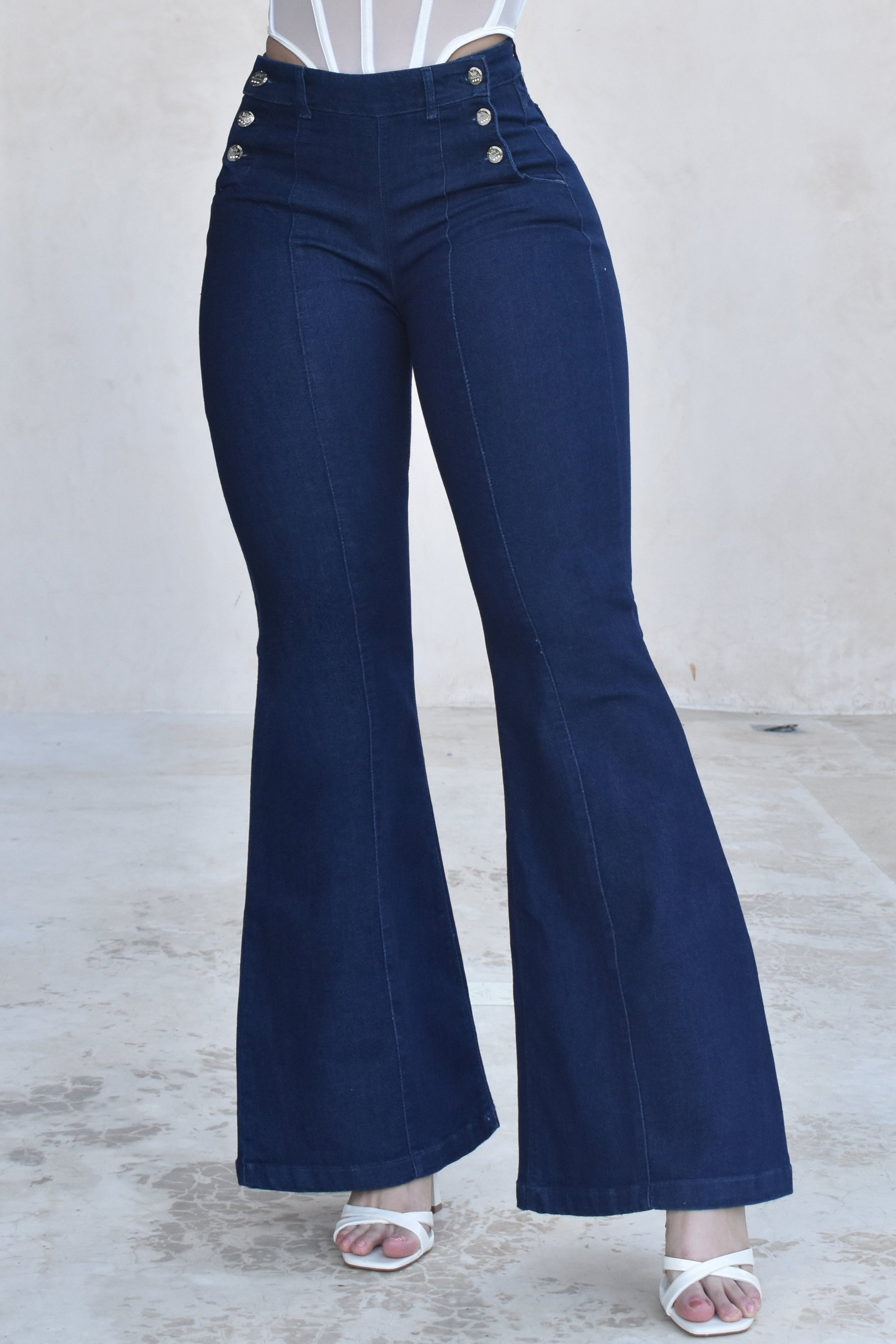 JEANS BOTA ANCHA LEVANTA COLA  REF. B-254059