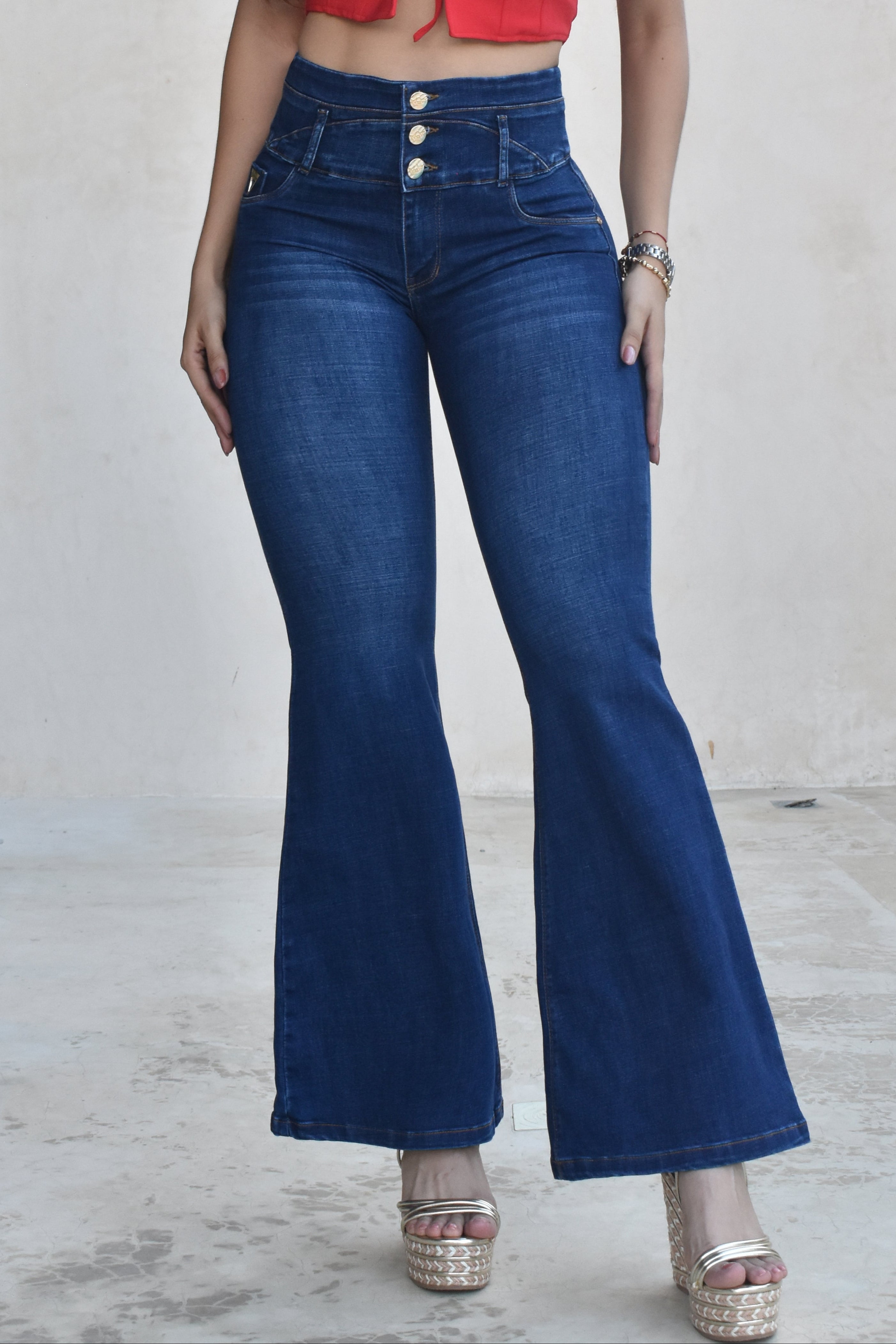 JEANS BOTA ANCHA LEVANTA COLA  REF. B-254061