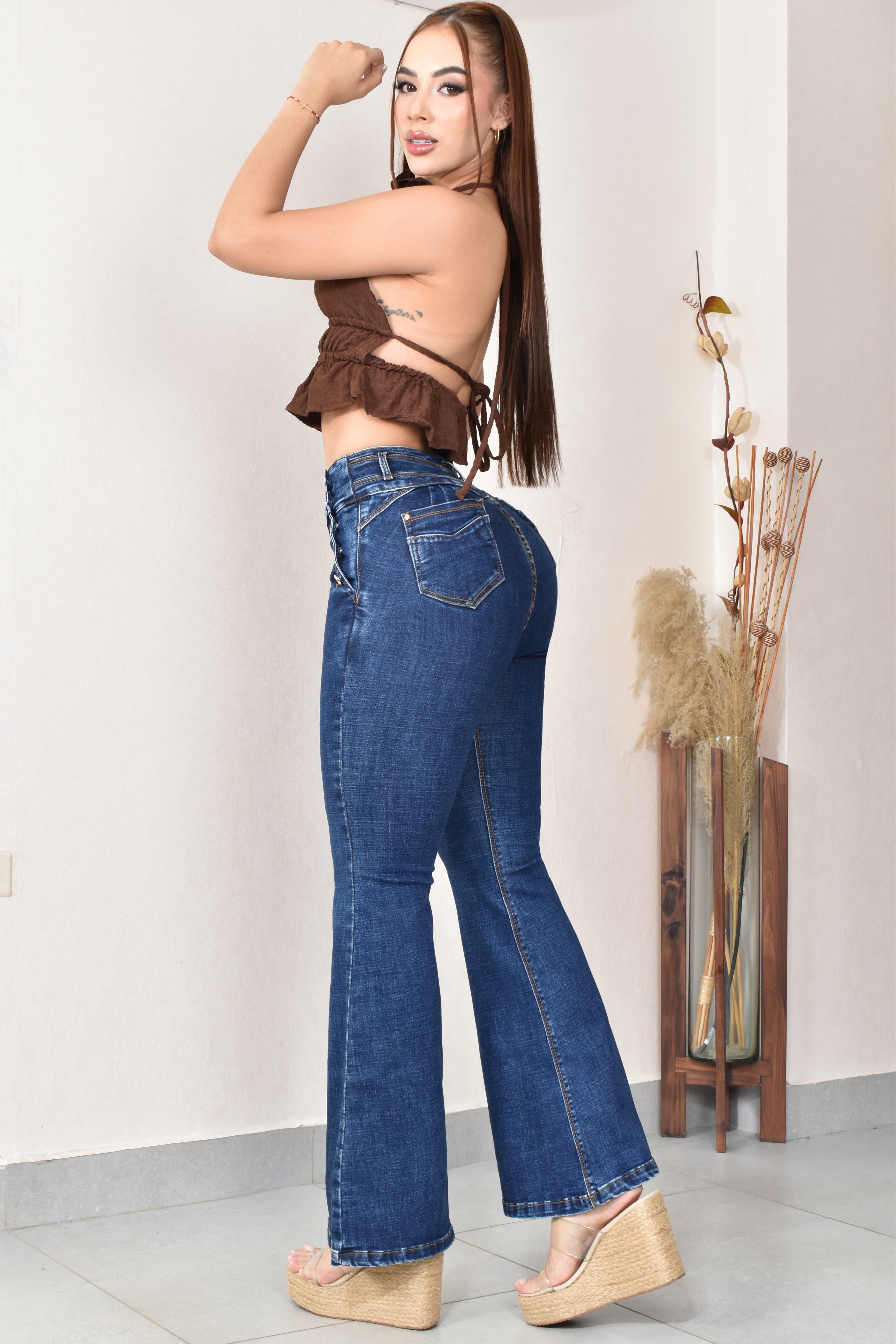 JEANS BOTA ANCHA LEVANTA COLA  REF. B-254063