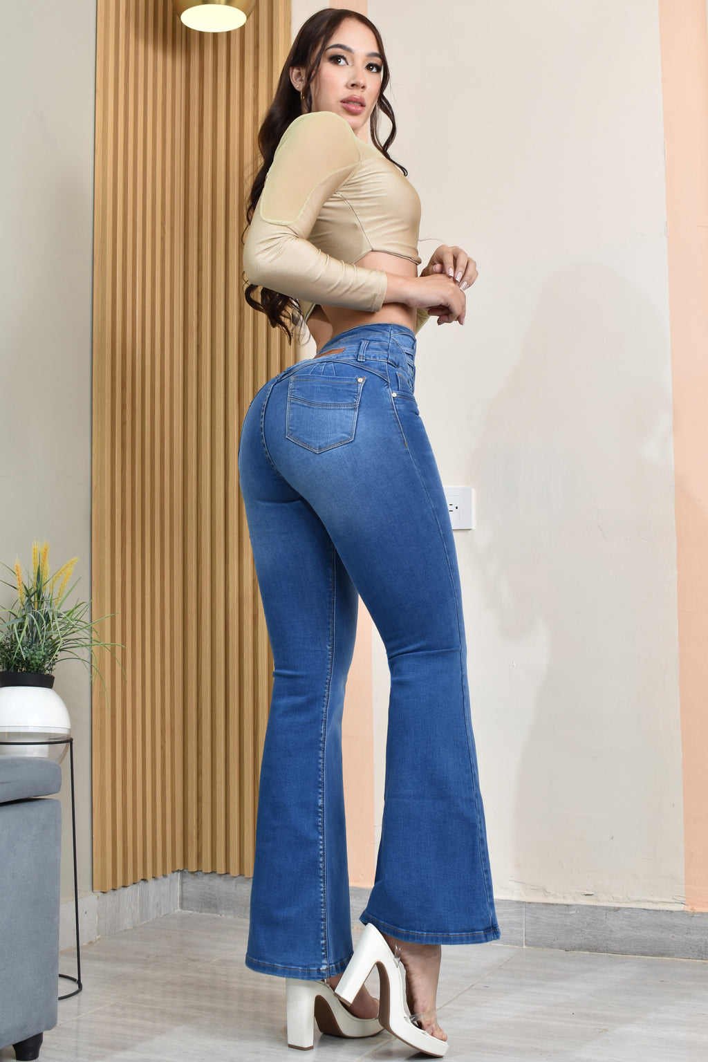 JEANS BOTA CAMPANA LEVANTA COLA  REF. B-40763