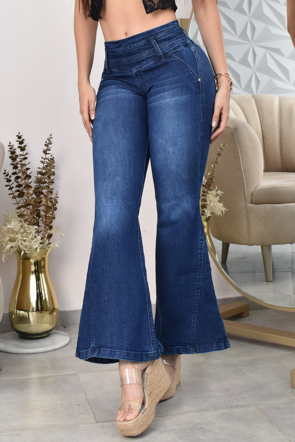 JEANS BOTA ANCHA LEVANTA COLA  REF. B-254025