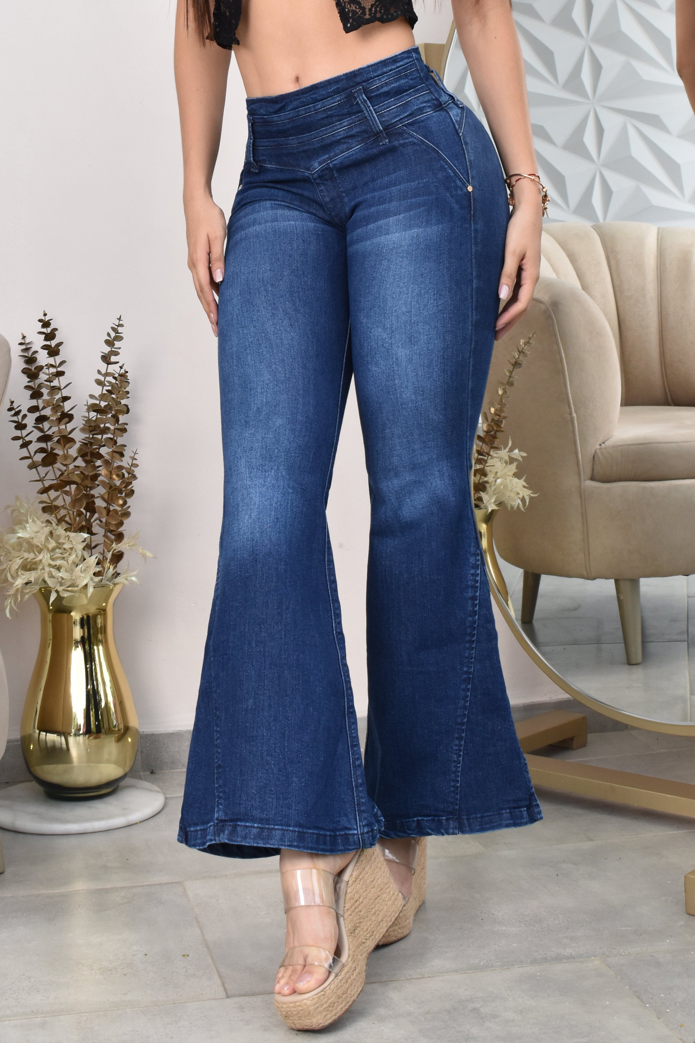 JEANS BOTA ANCHA LEVANTA COLA  REF. B-254025