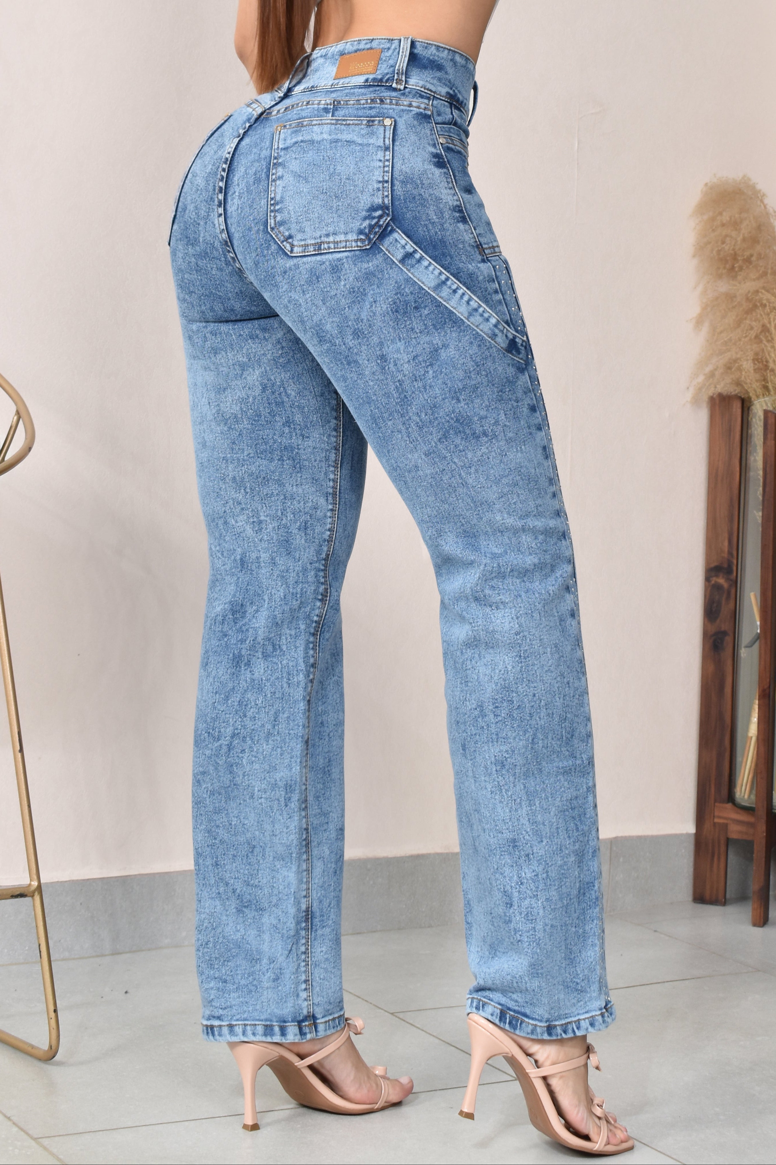 JEANS BOTA RECTA LEVANTA COLA  REF. B-254067