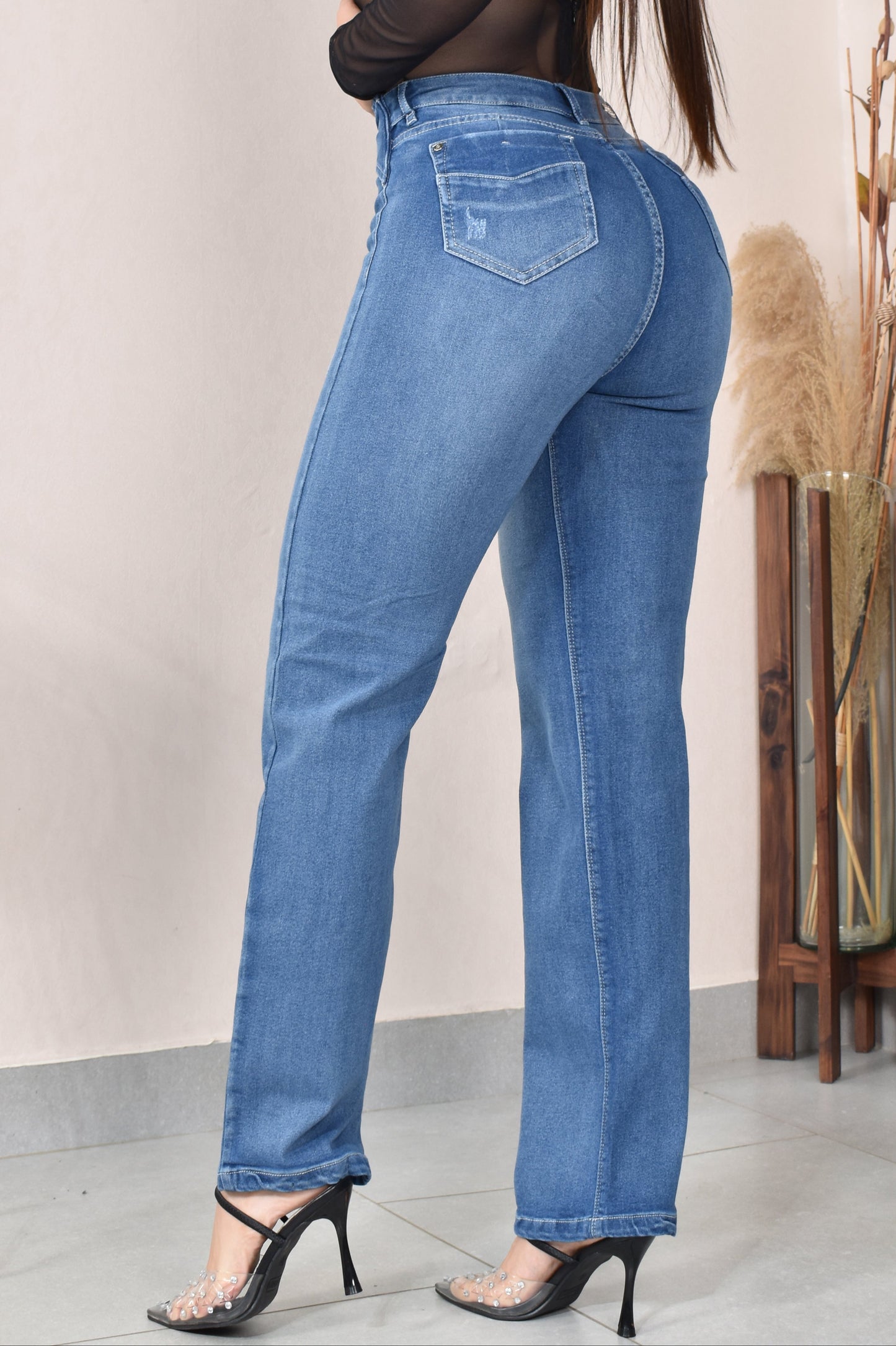 JEANS BOTA RECTA LEVANTA COLA  REF. B-254068