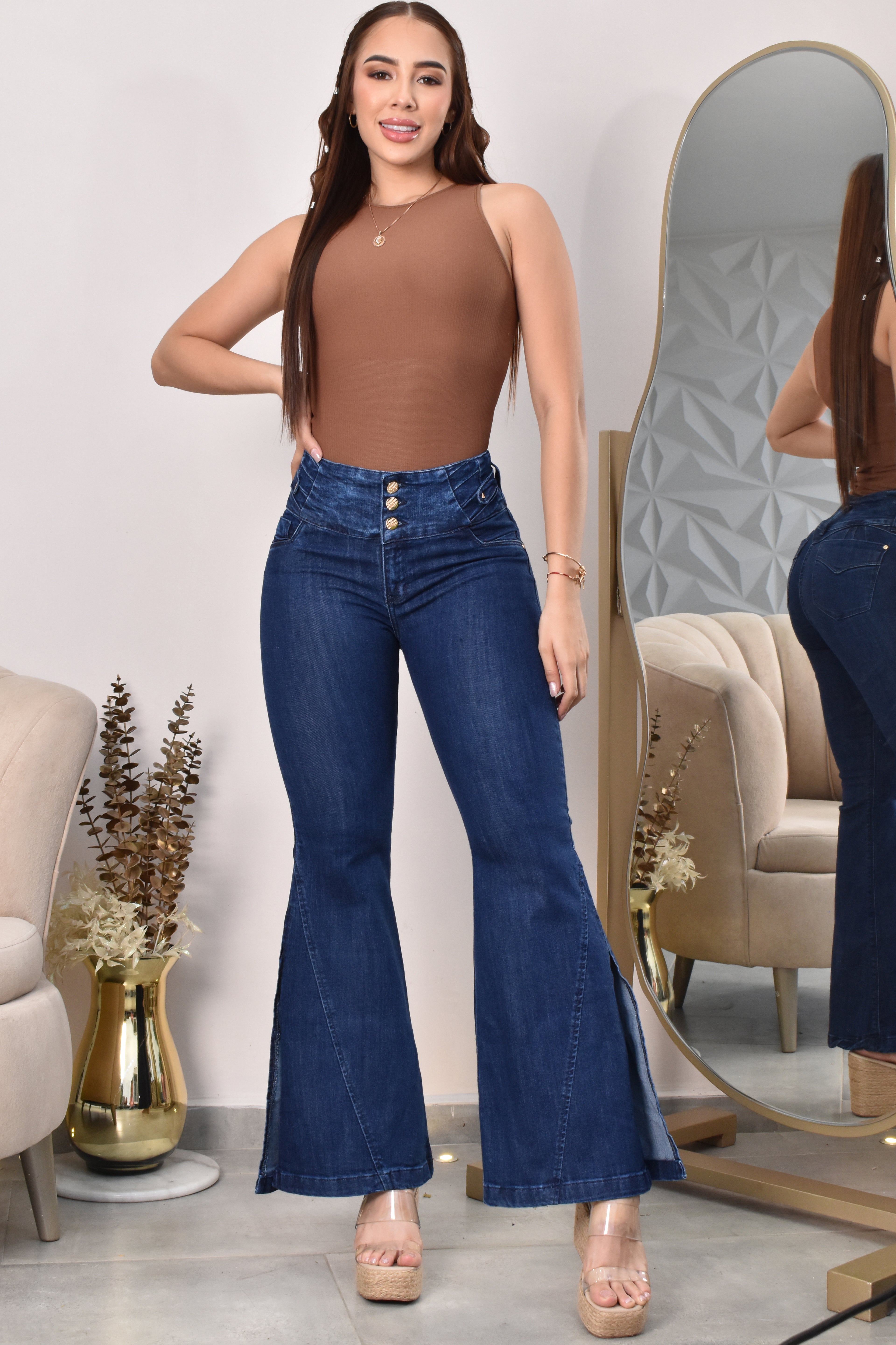JEANS BOTA ANCHA LEVANTA COLA  REF. B-254022