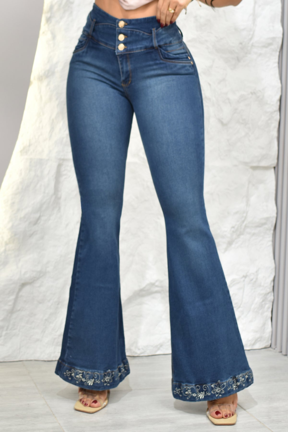 JEANS BOTA ANCHA (EXCLUSIVO), LEVANTA COLA REF. B-264078