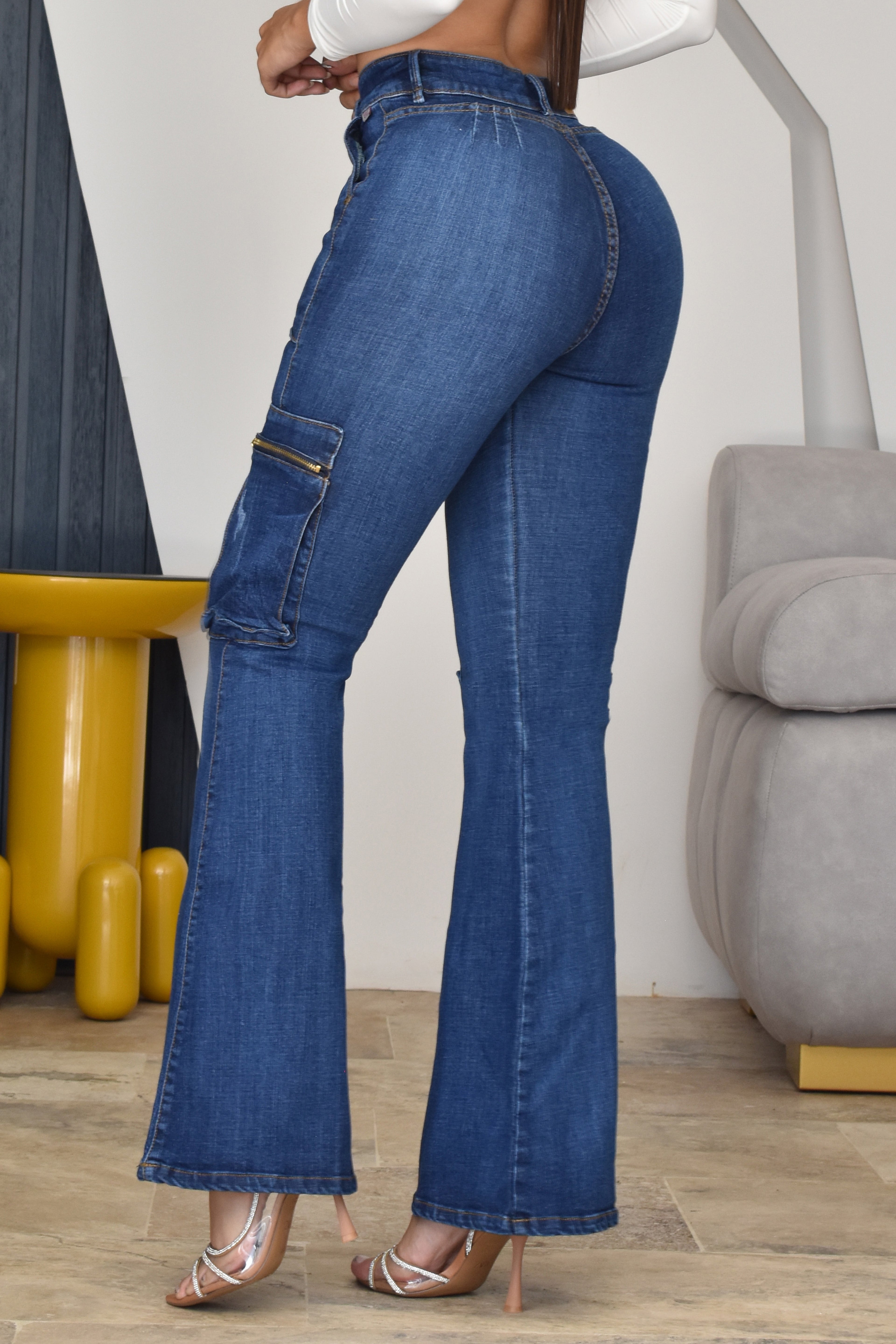 OUTLET LEVANTA COLA REF. B-40707