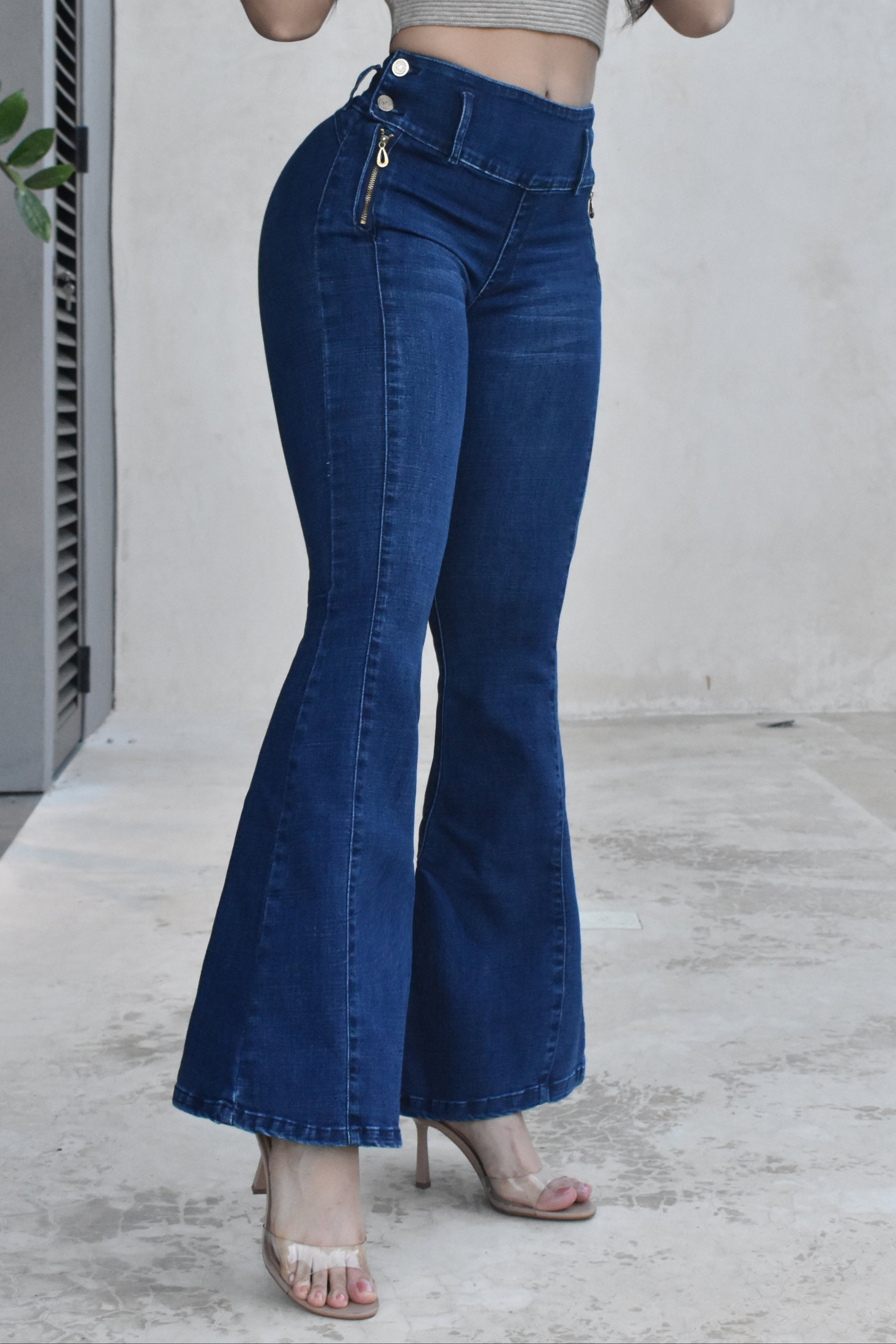 JEANS BOTA ANCHA LEVANTA COLA  REF. B-254064