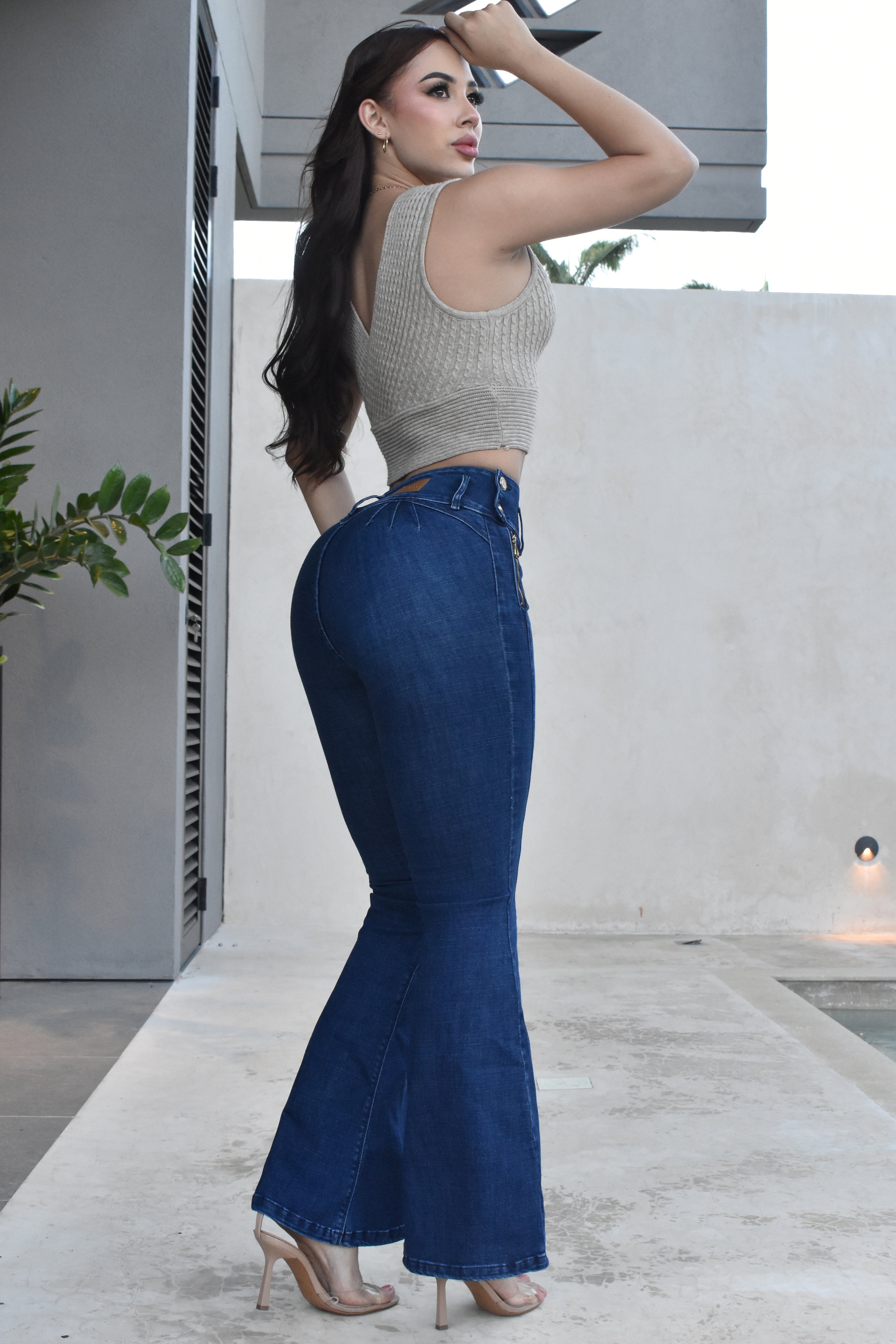 JEANS BOTA ANCHA LEVANTA COLA  REF. B-254064