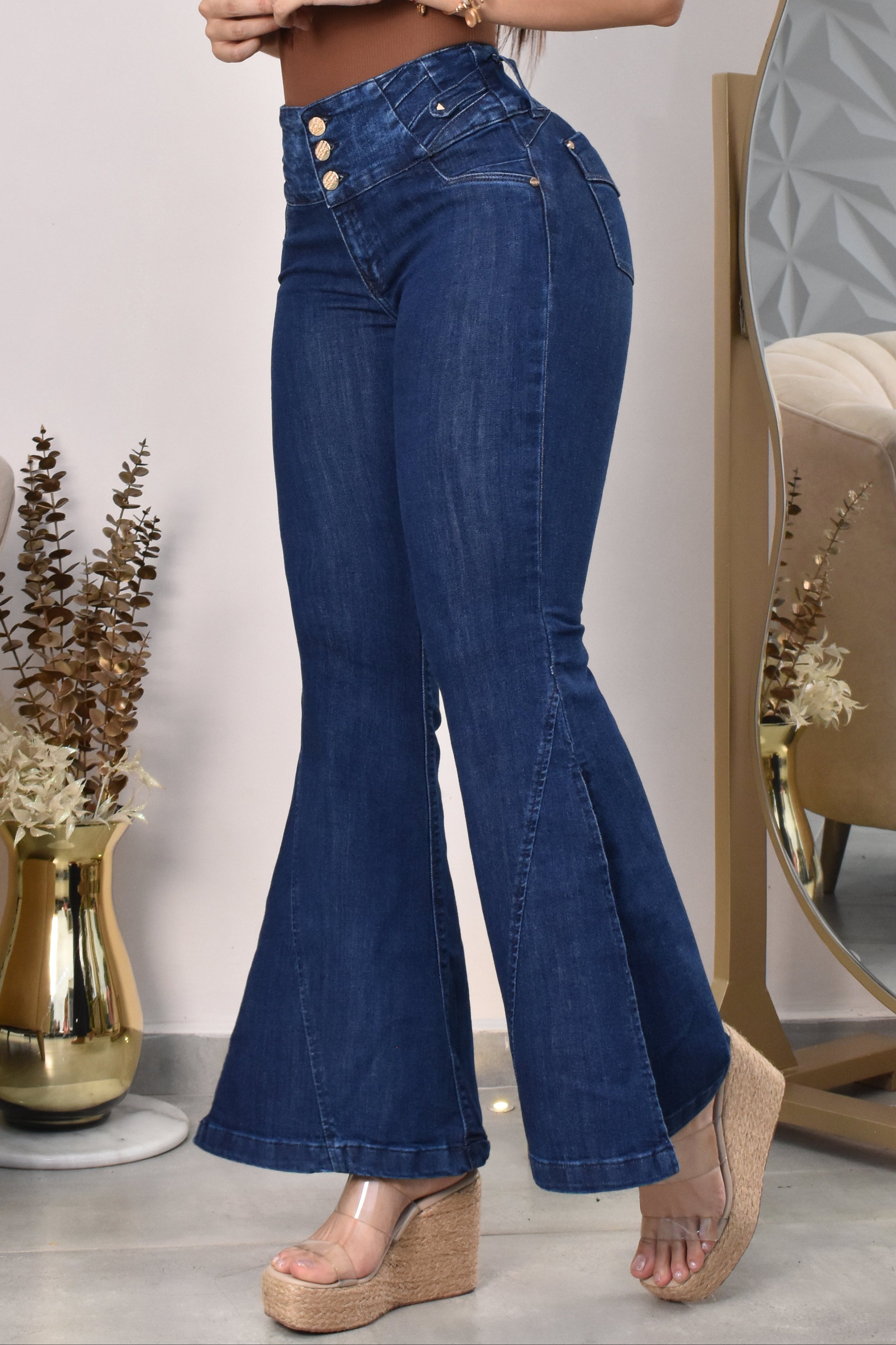 JEANS BOTA ANCHA LEVANTA COLA  REF. B-254022